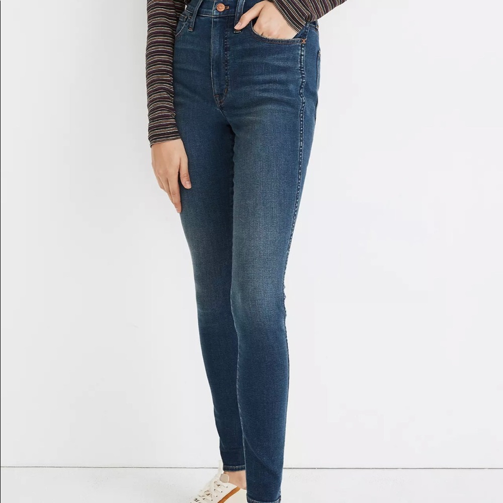 10" High-Rise Roadtripper Supersoft Jeans in Playford Wash - size 27